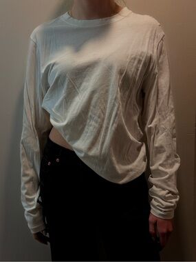 White Long-Sleeve Crewneck Top - Classic Women's Tee